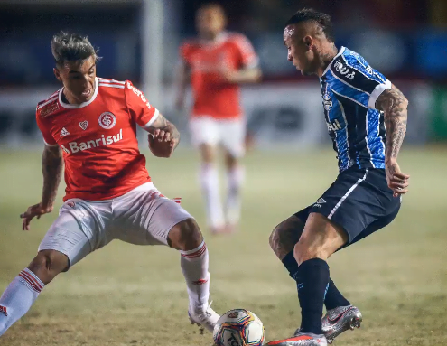 No Twitter, Grêmio tira onda com caneta de Everton em Saravia: "Prato do dia: sopa com cebola" Everton