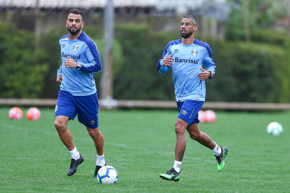 Ex-Grêmio, Léo Moura apoia Maicon em post irônico: "Depois eles mordem a língua" Léo Moura