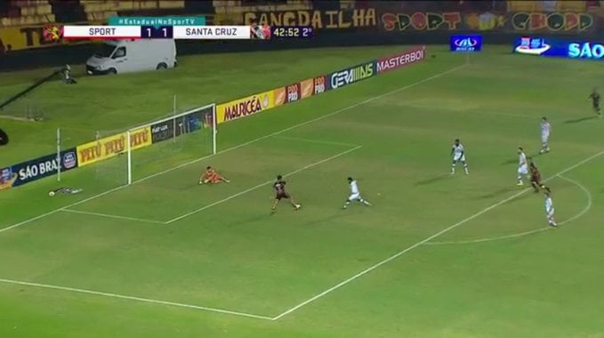 Ex-Grêmio, Hernane Brocador perde gol incrível em derrota do Sport; assista Hernane