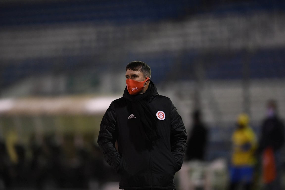 Criticado por Medeiros, Coudet diz que saída do Inter foi "frustrante" e que não se sentia "acompanhado" Coudet