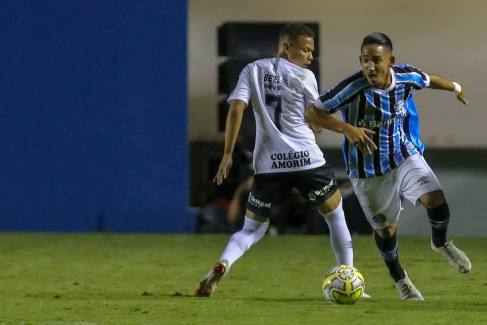 Grêmio encaminha negociação de jovem meia com multa rescisória de R$ 480 milhões Grêmio
