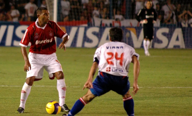 Wellington Monteiro recorda como negou o Grêmio para formar família no Inter: "Como 2006, não vai ter igual" Wellington Monteiro pelo Inter