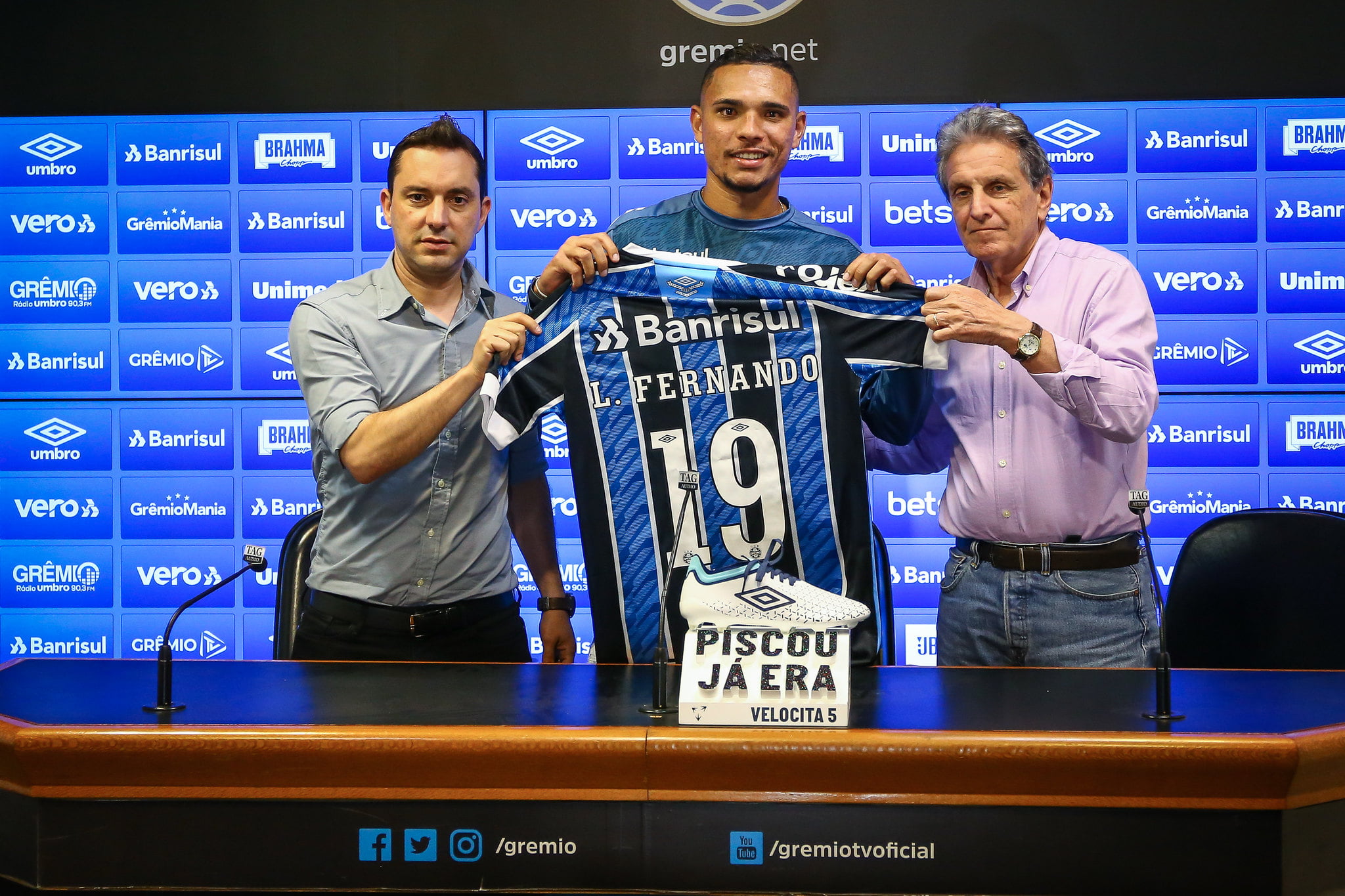 Apresentado, Luiz Fernando admite surpresa com convite do Grêmio e se define: "Sou rápido e driblador" Luiz Fernando