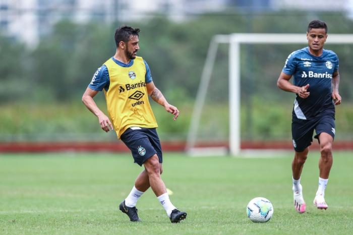 Estreias, Thiago Neves e presença dos "suspensos": como deve ser o time do Grêmio contra o Vasco Everton