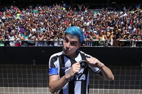 Jornalista colorado dá resposta ao botafoguense Felipe Neto após inúmeras reclamações de arbitragem Felipe Neto