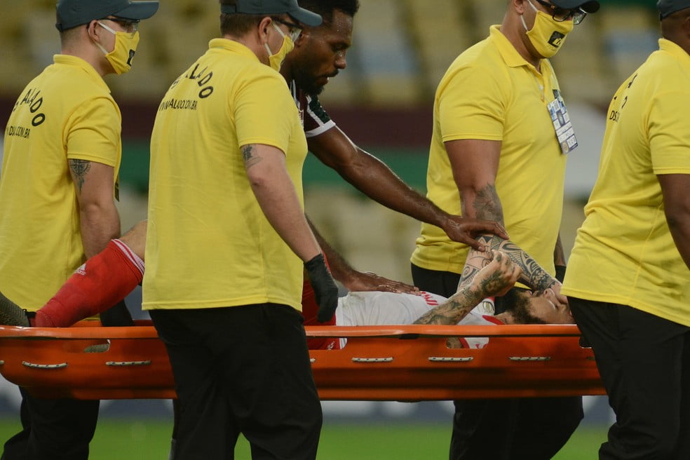Luccas Claro, do Fluminense, revela como foi a conversa com Guerrero após lance que lesionou atacante Guerrero