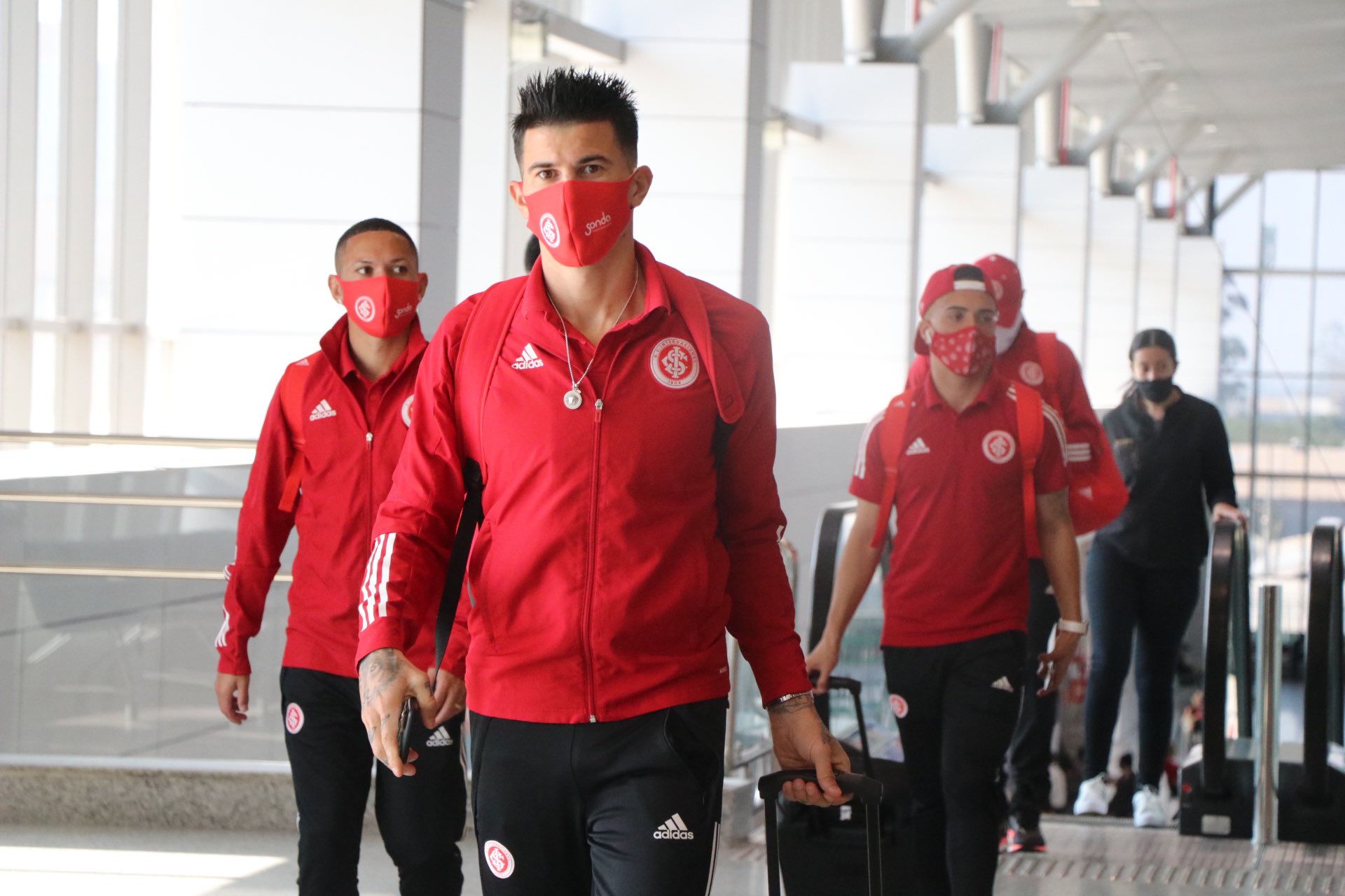 Frustrado com Gre-Nal, Coudet terá que mexer no Inter; veja provável escalação e transmissão contra o Coritiba Inter