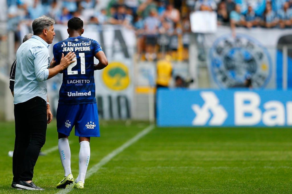 Renato esclarece situação de Jean Pyerre, faz elogios e explica reserva: "Ele sabe o motivo" Jean