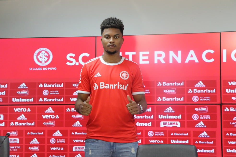 Os três zagueiros que servem de referência para Lucas Ribeiro, novo reforço do Inter Lucas Ribeiro
