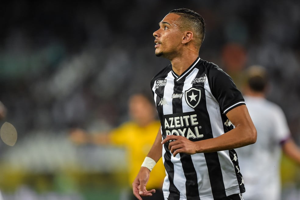 Grêmio acerta a contratação de atacante do Botafogo por empréstimo até fevereiro Botafogo