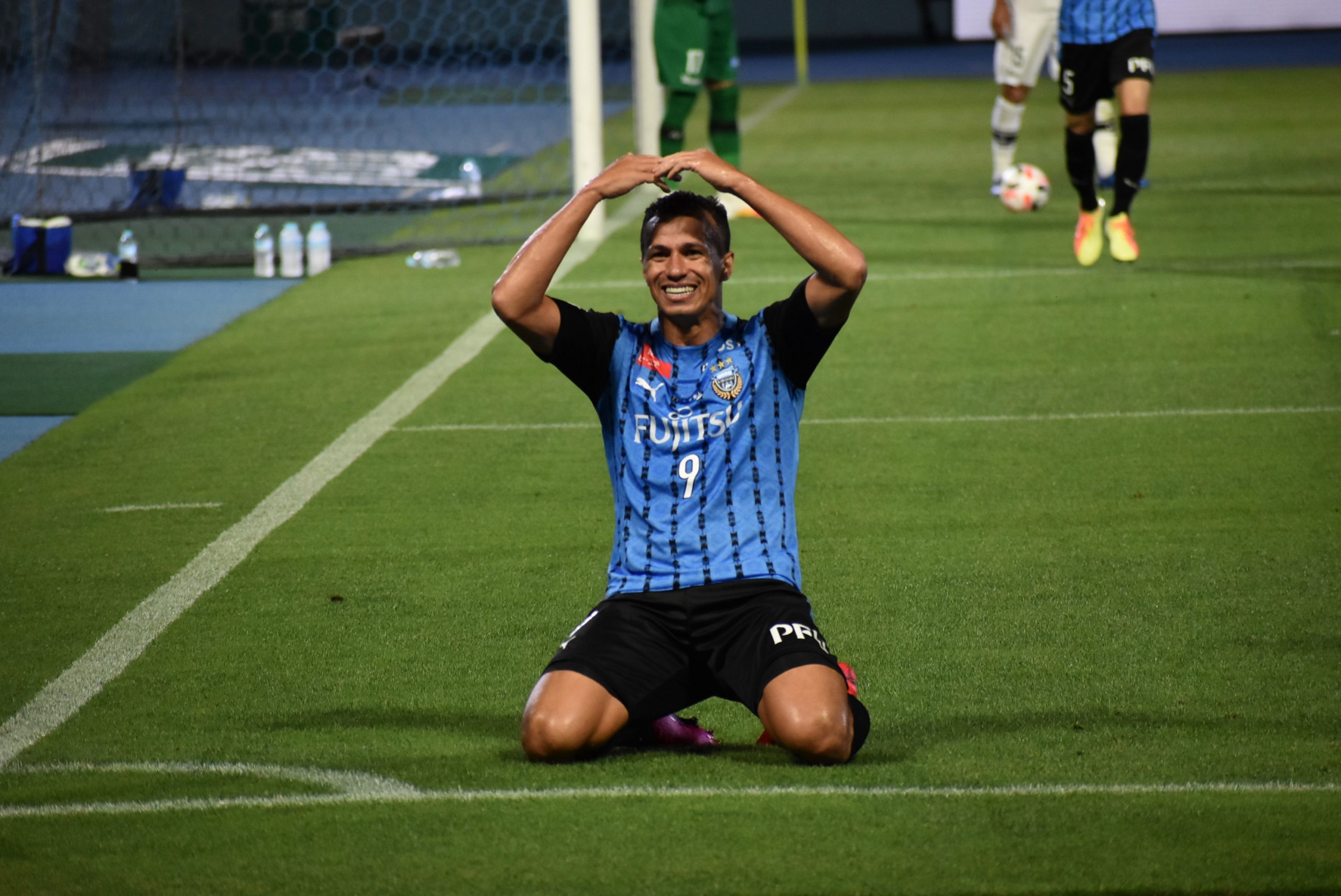 Adorado pela torcida do Inter, Damião recebe elogios de jornalista do Japão: "Melhor do país" Inter