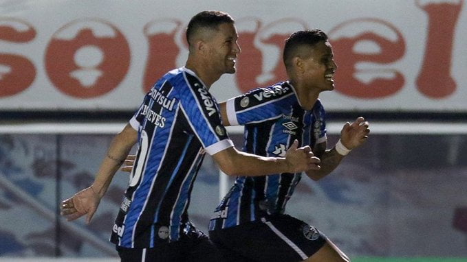 Everton marca golaço, encaminha tricampeonato do Grêmio e desabafa após vitória Everton