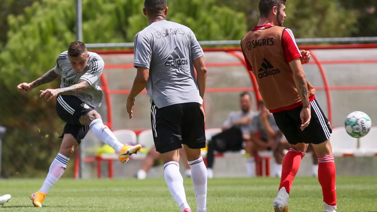 Chegou, chegando! Everton faz gol em seu primeiro jogo-treino no Benfica; assista Everton