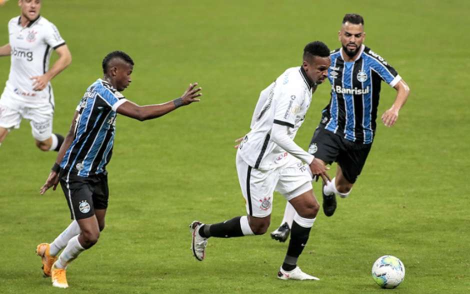 Jô posta foto de lance com Kannemann, vê erro claro e esbraveja nas redes sociais Jô