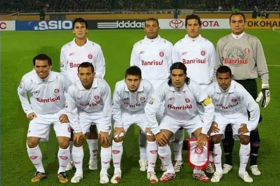 Na web, colorados "atualizam" foto do Mundial de 2006 sem Edinho e Alexandre Pato Pato