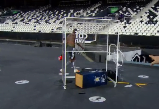 Após destruir o equipamento do VAR, goleiro do Botafogo se explica e desabafa em post na web VAR