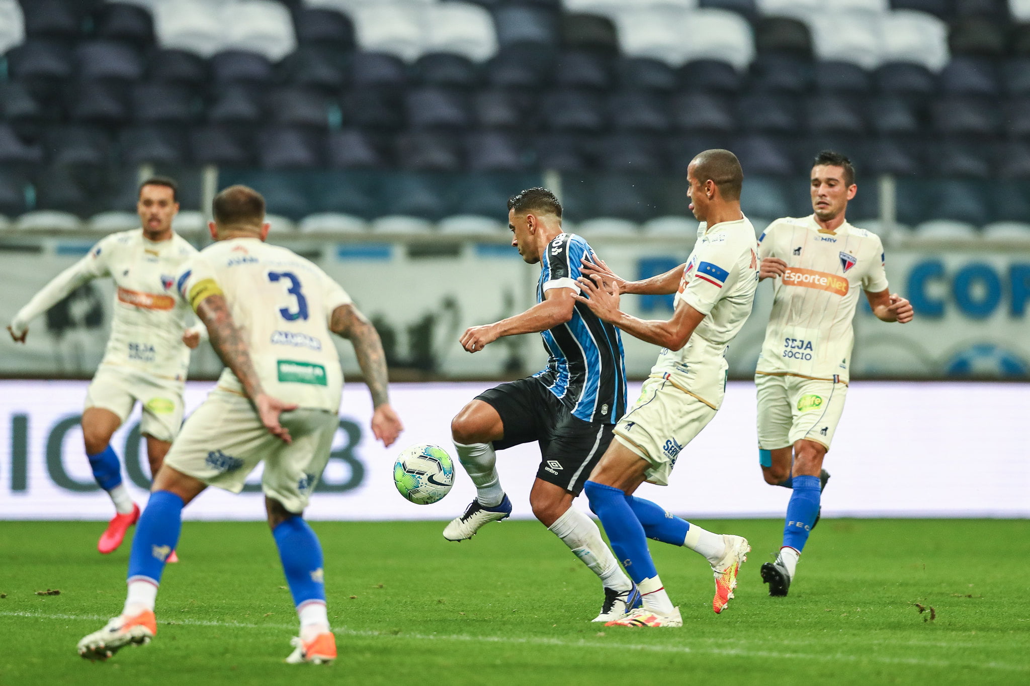 Jornalista vê "sinais terríveis" e tragédia se aproximando do Grêmio: "Humilhações ou queda de divisão" Grêmio