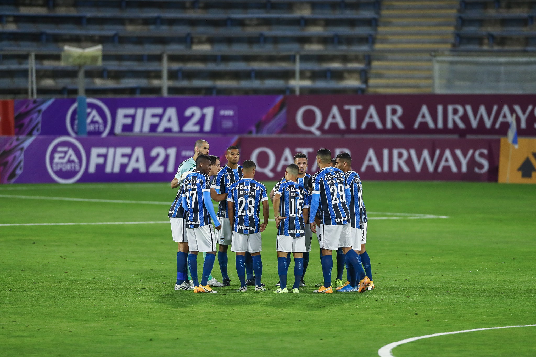 Dirigente do Grêmio estranha número de lesões e critica preparo físico: "Jogador de 23 anos atrás de um de 35" Grêmio