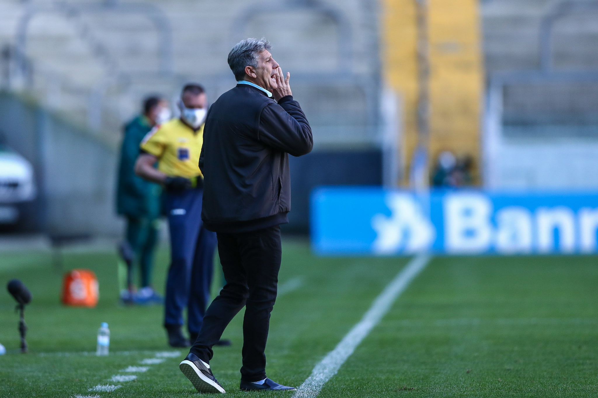 Renato diz que fase do Grêmio "não é ruim nem péssima"; dirigente garante que "crise inexiste" Grêmio
