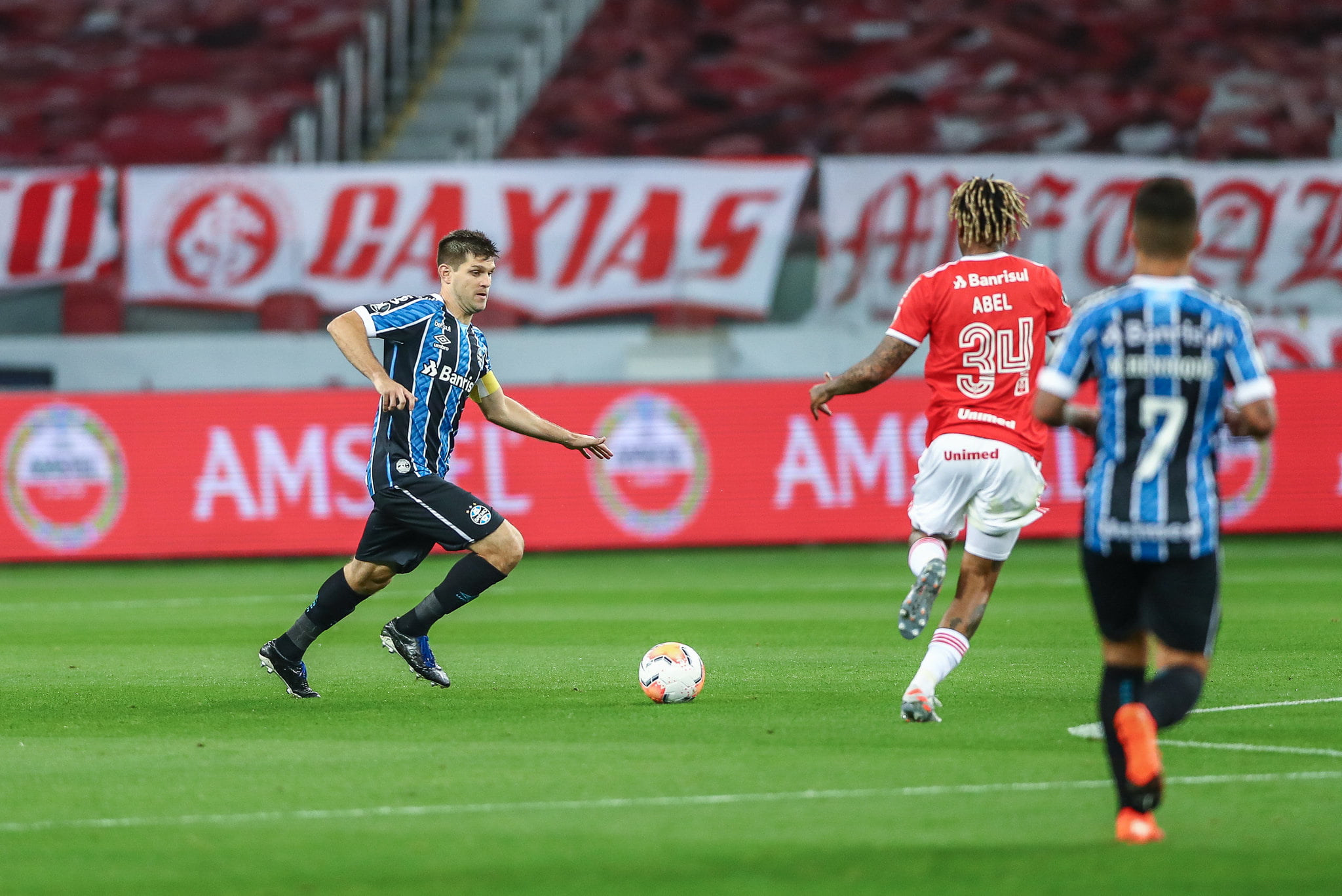 Ex-dirigente do Grêmio enaltece Rodrigues e diz que Kannemann trocou de atacante do Inter no bolso Grêmio