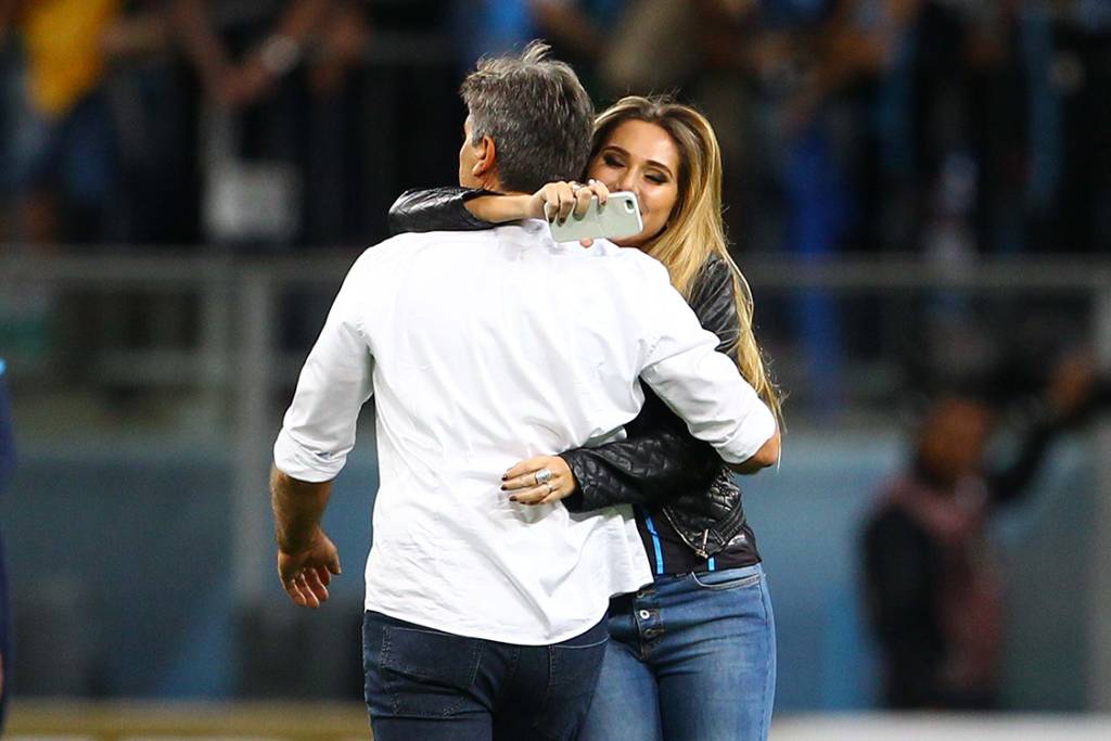 Filha de Renato Portaluppi revela "maior medo" em resposta na web: "Cavani não vir pro Grêmio" Cavani