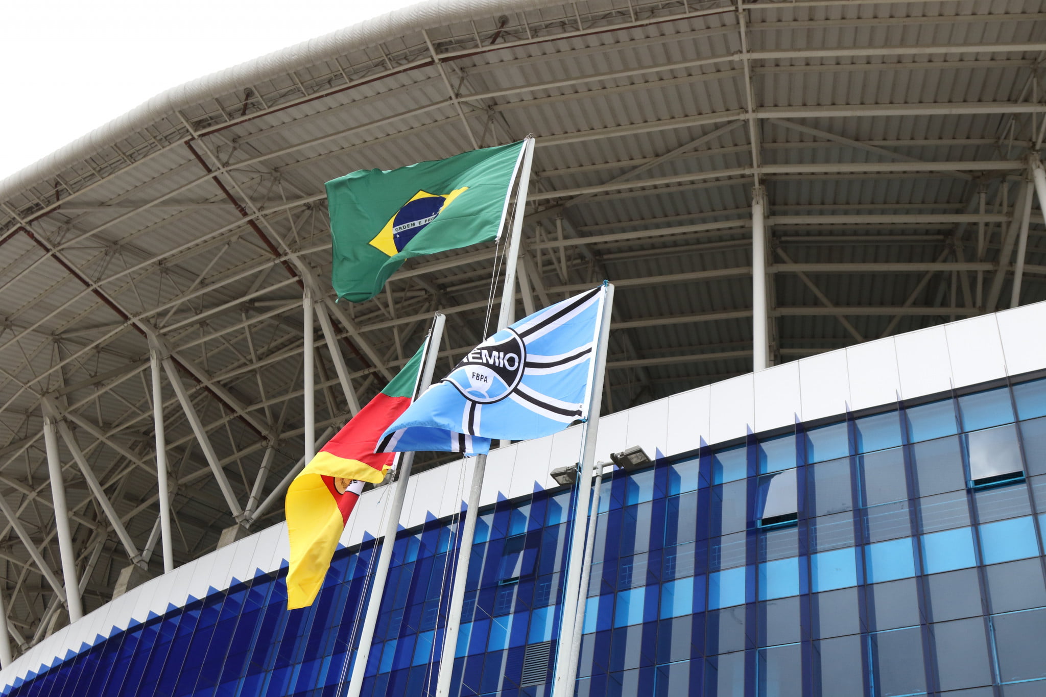 Cavani como sonho, shows e nova camisa: saiba como assistir ao vivo a festa de aniversário do Grêmio Grêmio