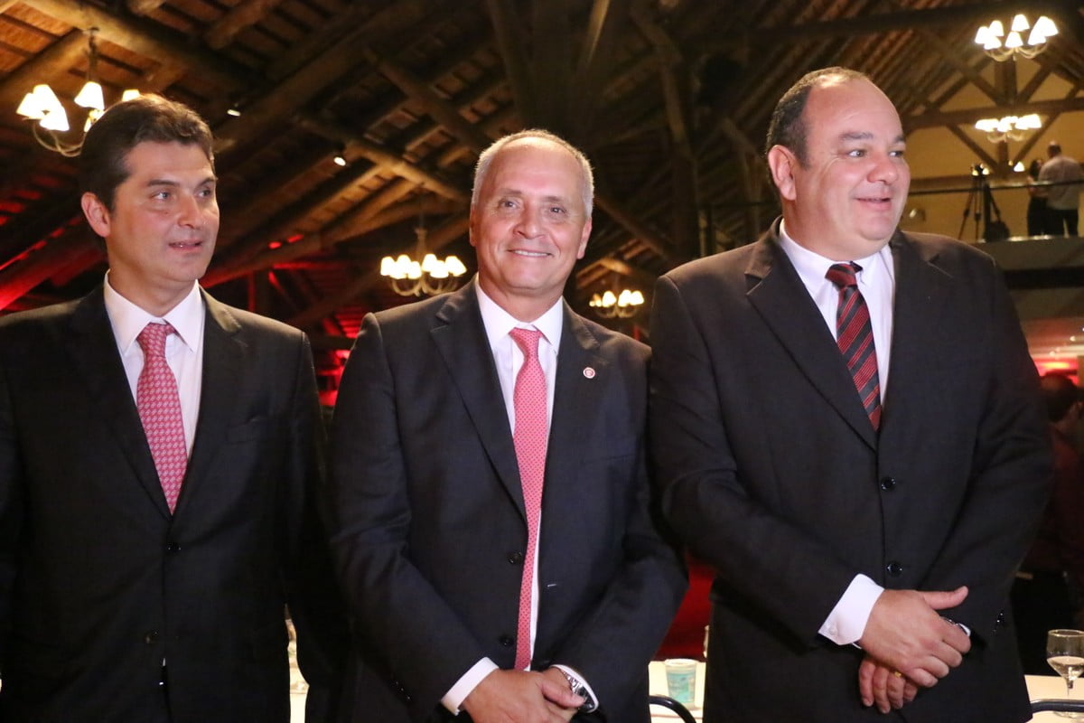 Dirigente do Inter dá a sua versão de suposta briga e admite clima político tenso no clube Inter