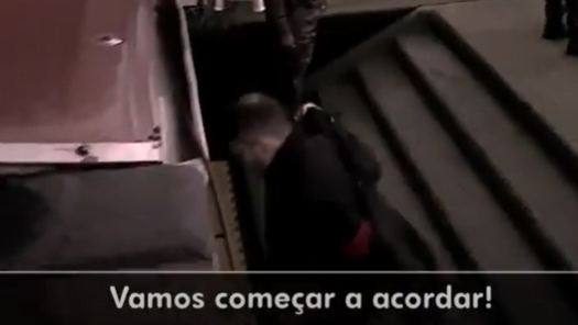"É impossível assim": Coudet esbraveja ao sair de campo após empate em casa; assista Coudet