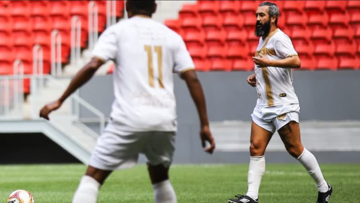 Ex-Grêmio, Douglas brilha em vitória do Brasiliense na Série D com dois gols; assista Douglas