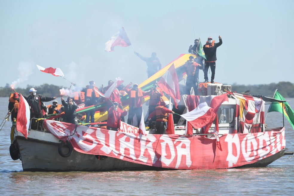 "Jamais comparem": ex-jogador do Inter elogia ato da torcida, mas jornalista vê irresponsabilidade Inter