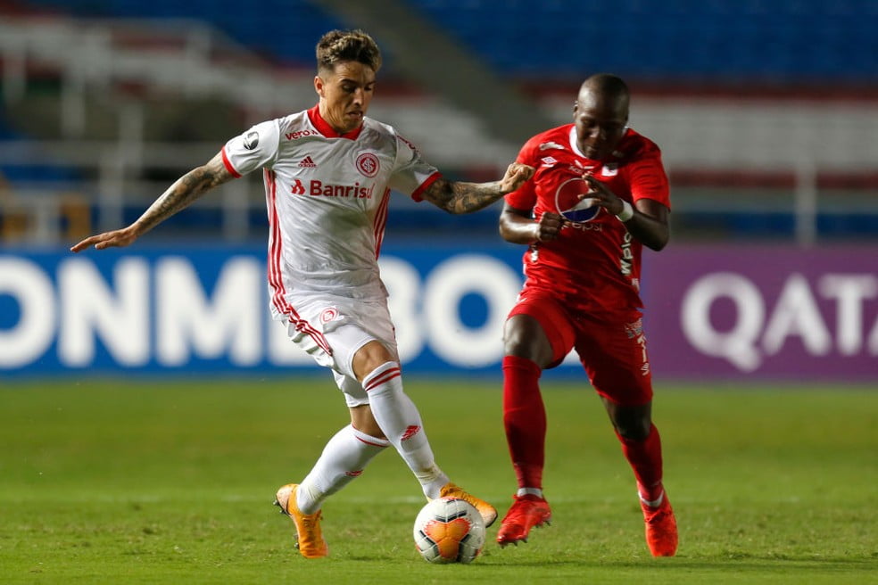 Com a mesma lesão de Guerrero, Saravia pode não jogar mais pelo Inter; Heitor é opção no Gre-Nal Saravia