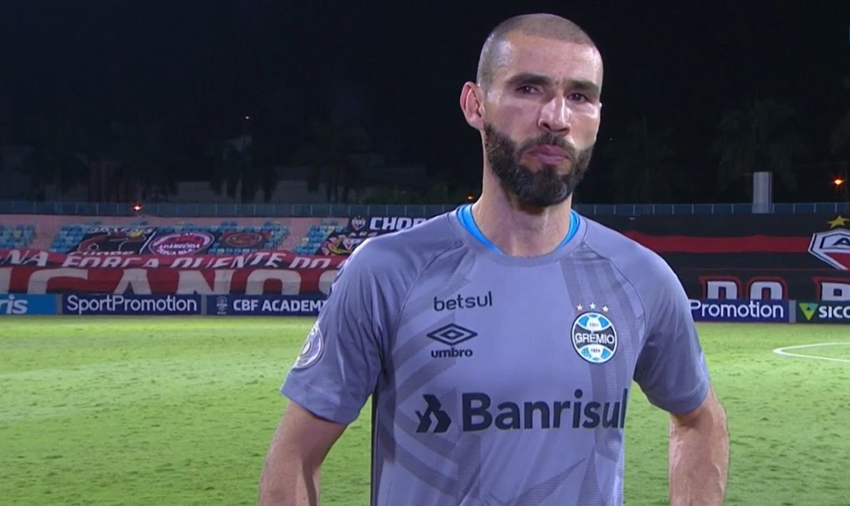 Vanderlei reconhece necessidade de pontos, mas elogia Grêmio: "Grande segundo tempo" Vanderlei