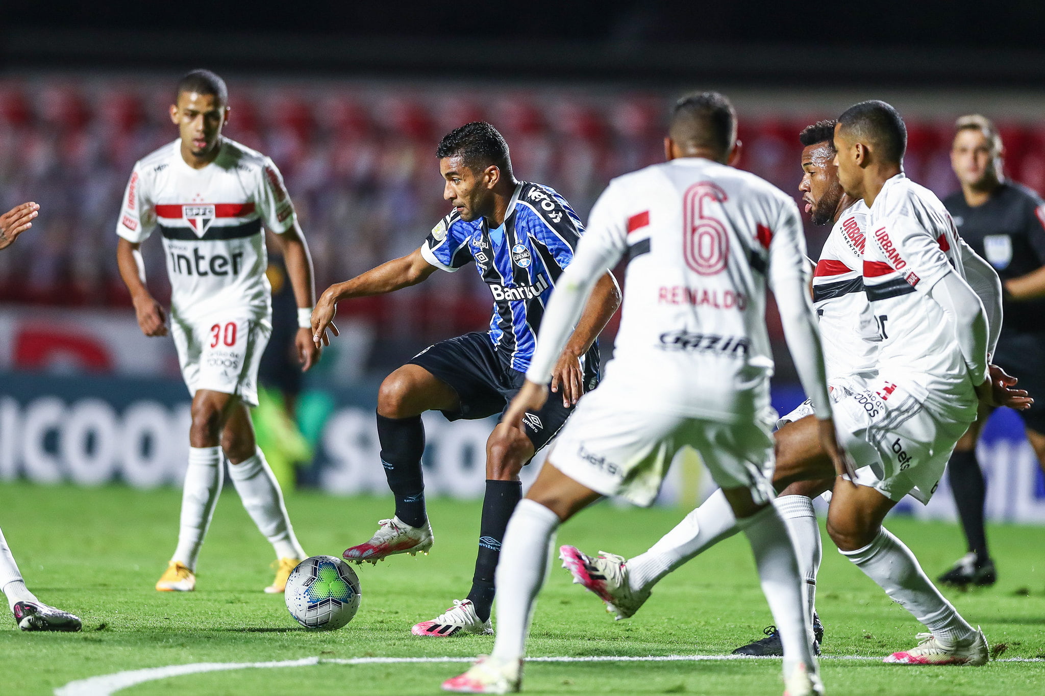 Não busca? Comentarista do SporTV "tira" Grêmio da briga pelo título do Brasileirão: "Não chega mais" Grêmio