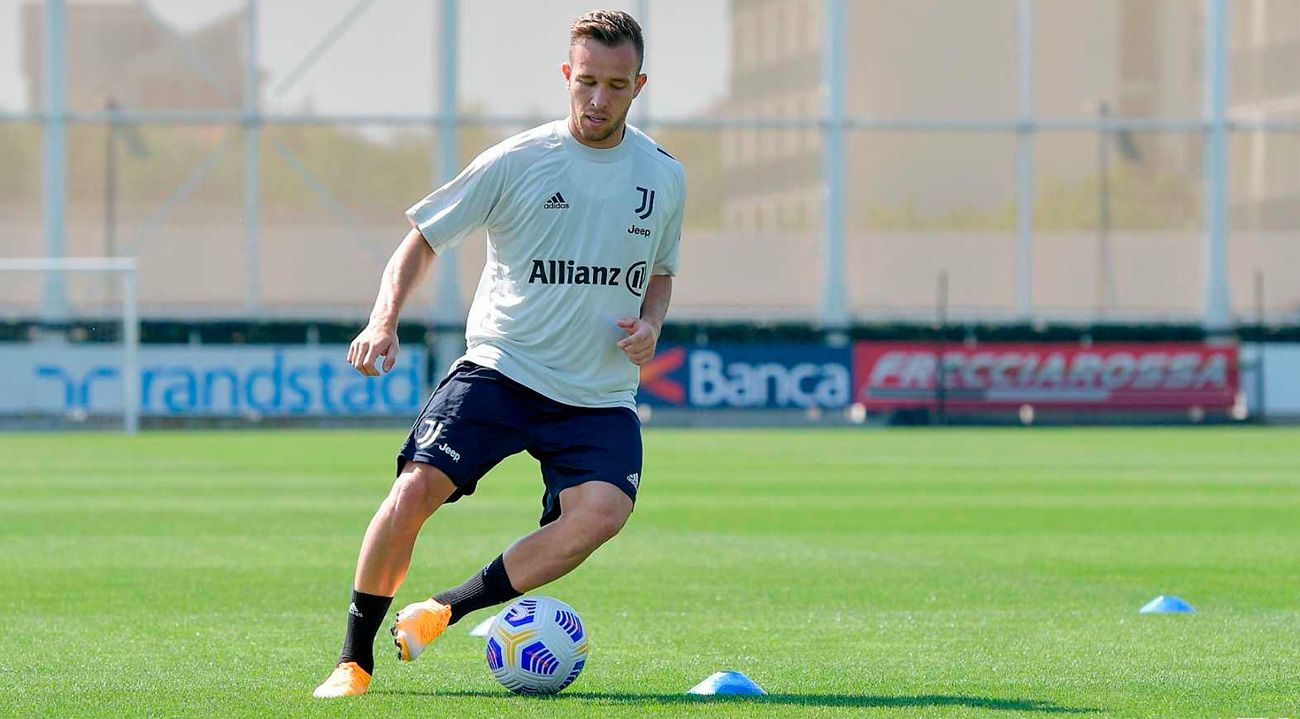 Após não vingar no Barcelona, Arthur inicia na Juventus com críticas de Pirlo: "Joga curto" Arthur