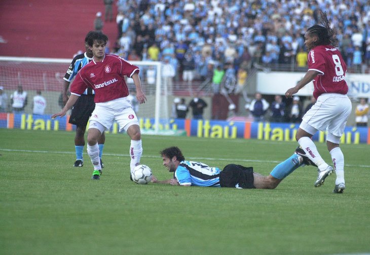 Titular em quebra histórica de tabu, Claiton pede Inter diferente no Gre-Nal: "Não pode aceitar a derrota" Claiton