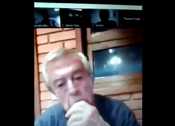 Sessão do Conselho Deliberativo do Inter tem conselheiro pegando no sono e outro fazendo a barba Inter