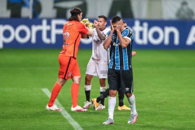 Dirigente diz que Grêmio "deixou passar" o Brasileirão: "O máximo que conseguimos é parte de cima da tabela" Grêmio
