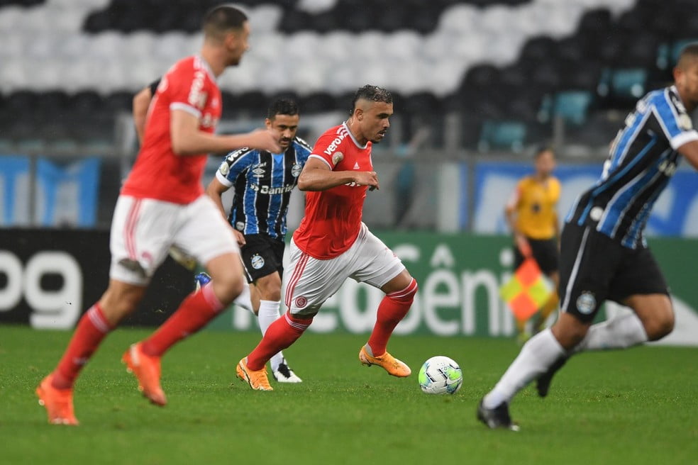 Pottker volta a ser opção, deve ficar no Inter e faz post na web contra "pensamentos negativos" Pottker