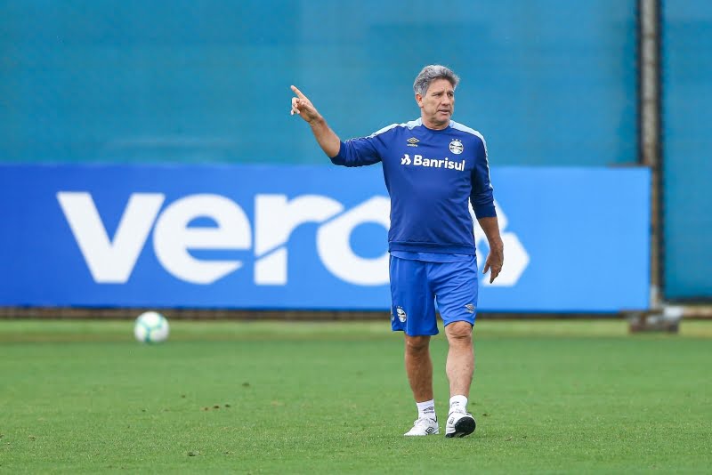 Quem joga? Renato elogia grupo do Grêmio e se posiciona sobre disputa entre Orejuela e Victor Ferraz Renato