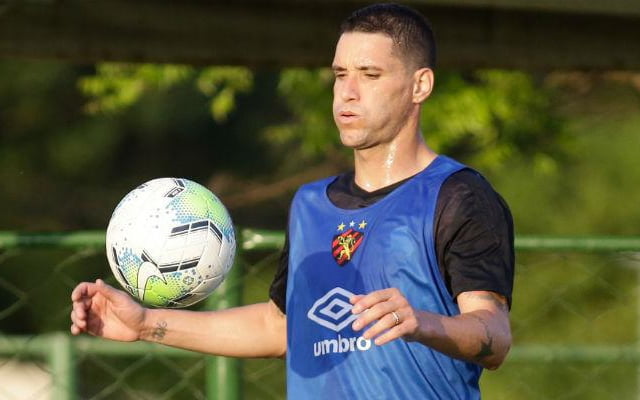 Thiago Neves apaga tuíte de ironia ao Grêmio e já irrita torcedores do Sport por desempenho em campo Thiago Neves