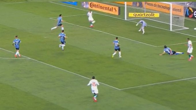 Atacante do Juventude perde gol inacreditável contra o Grêmio: "Peço desculpas aos torcedores" Breno Lopes