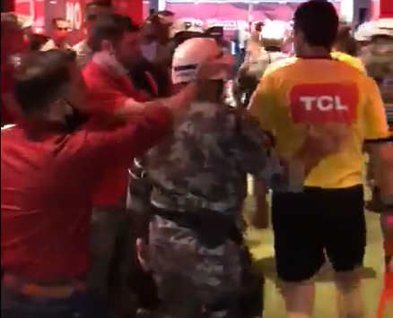 Vídeo mostra confusão nos vestiários e palavras duras de Rodrigo Caetano ao juiz de Inter x Flamengo Caetano