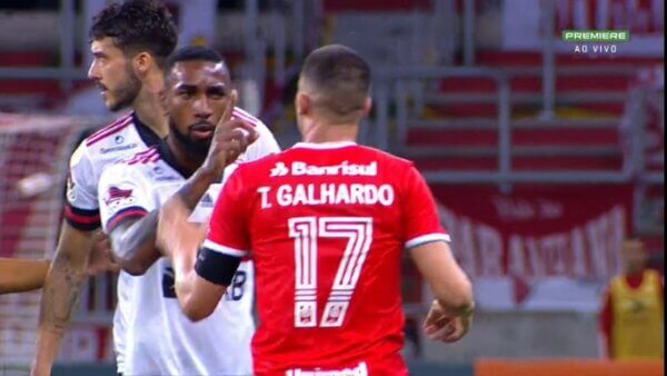 Gerson explica atrito e dedo no rosto de Galhardo: "Corro pelos meus, não quero saber" Galhardo
