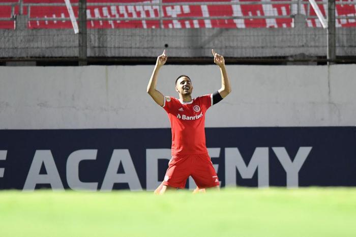 Cinco motivos que pesam para o Inter liberar Thiago Galhardo na reta final do Brasileirão Galhardo