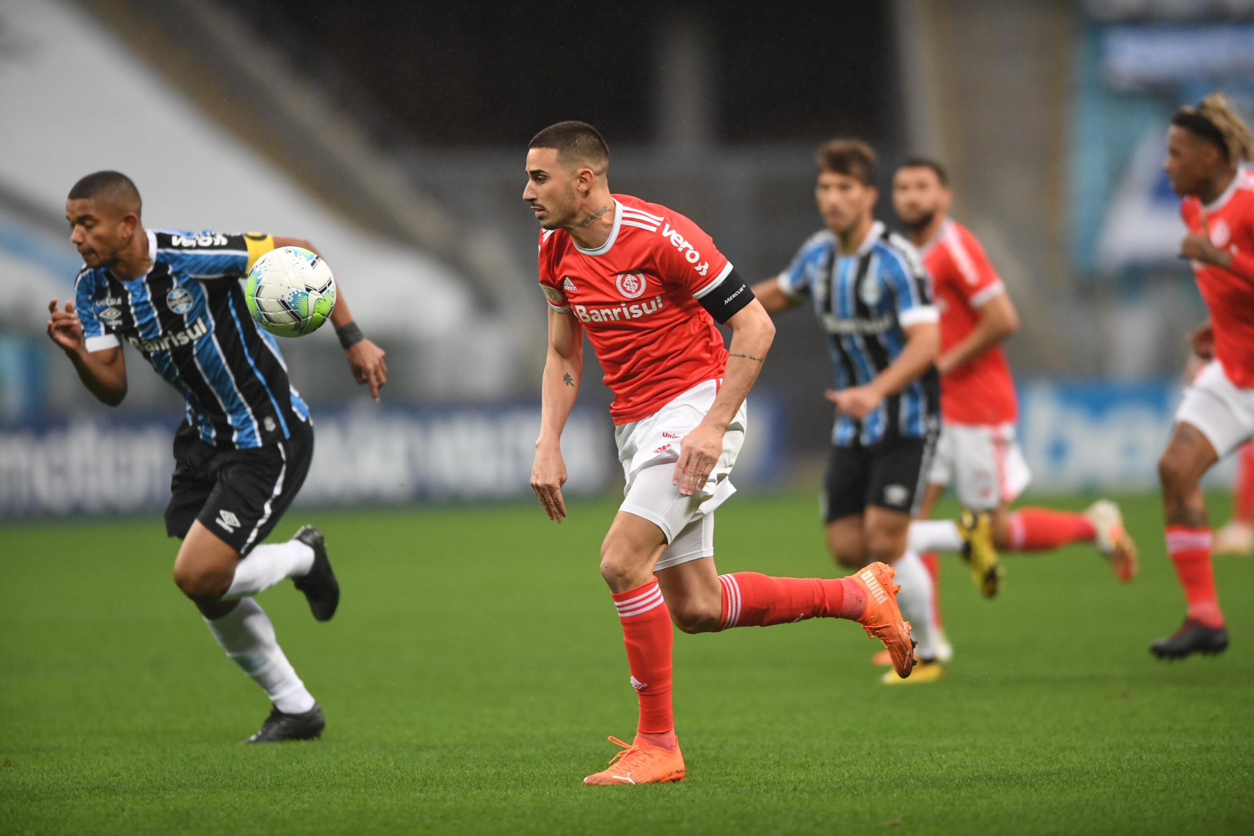 Galhardo reclama de falta de Lucas Silva na origem do gol do Grêmio: "Fui atingido" Galhardo