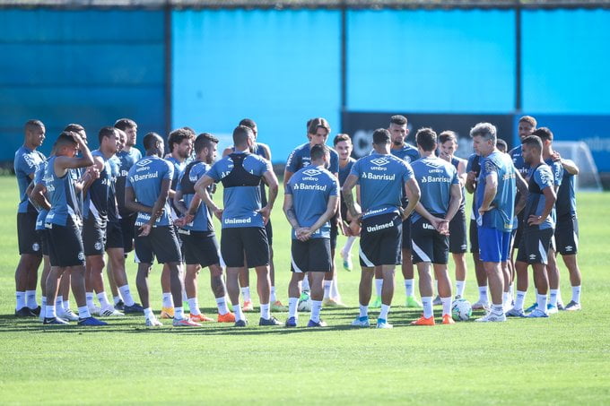 Cobrado por novos reforços, dirigente cita a "grande contratação" do Grêmio na temporada Grêmio