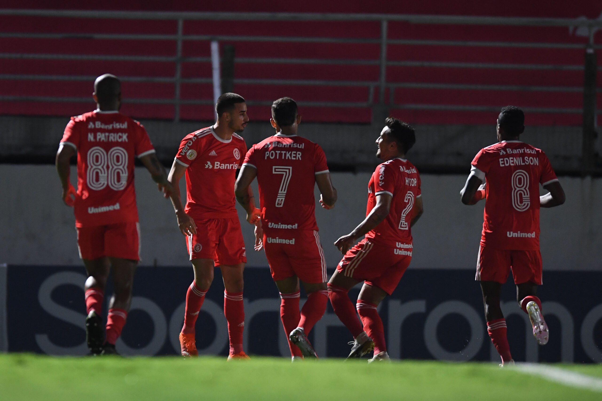 Coudet aposta em permanência de Edenilson e justifica escalação de William Pottker Inter