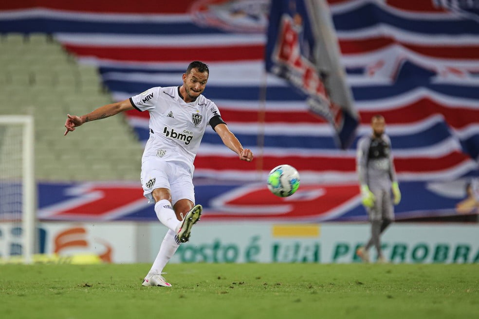 Após derrota do Atlético-MG, Réver faz a mesma reclamação do Inter quando perdeu para o Fortaleza Réver