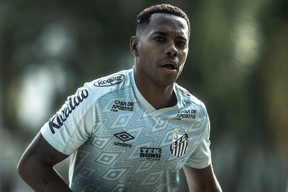 Zagueiro do Grêmio apoia hashtag contra Robinho e faz críticas na web: "Vergonha" Robinho