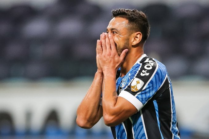 Gremistas reclamam de Robinho em empate na Arena; jornalista diz que o meia não pode mais fardar Robinho